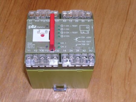PILZ PNOZ 6 24VDC 3S 1O ID no. 474899 used excellent