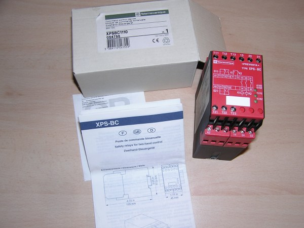NEW old stock - Telemecanique XPSBC1110 XPSBC Two-hand Control open original box