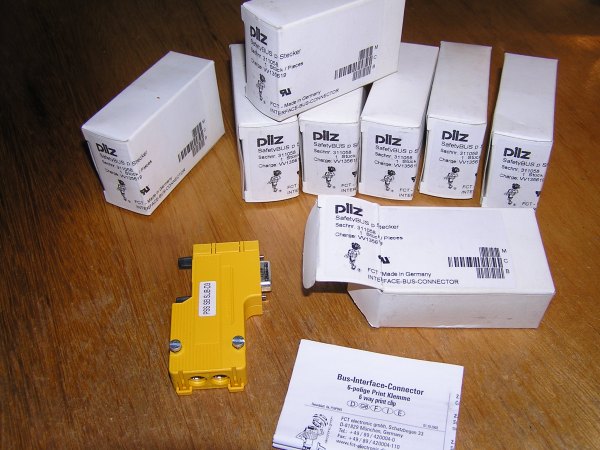 NEW - Lot of 8x PILZ 311058 PSS SB SUB-D3 SafetyBUS connector in original box