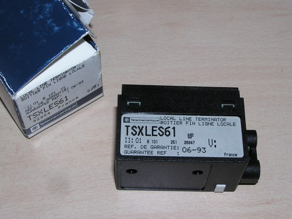 NEW old stock - Telemecanique 82864 TSXLES61 Local Line Terminator original box