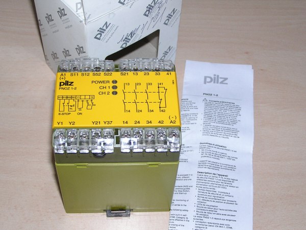 NEW - PILZ 474696 PNOZ 1-2 24V DC 3S1O in original box